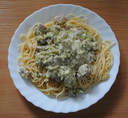 Broccoli cu pui în sos de brânză - fotoreceptor, în bucătărie