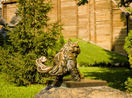 Бронзовий кіт в Золотоворітському сквері, cult kiev