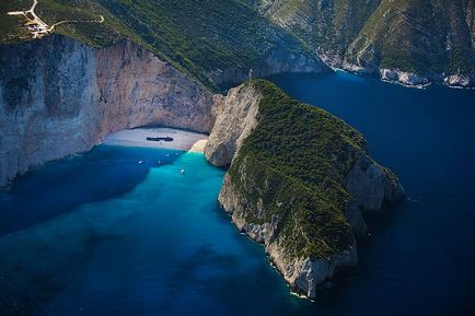 Бухта Навайа (navagio beach), острів Закінф, Греція - туристичний портал - світ гарний!