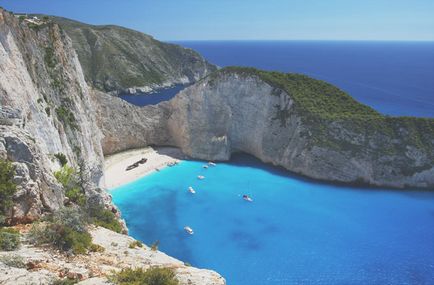 Golful Navajo (plaja navagio), insula Zakynthos, Grecia - portal de călătorie - lumea este frumoasă!