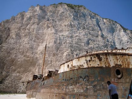 Golful Navajo (plaja navagio), insula Zakynthos, Grecia - portal de călătorie - lumea este frumoasă!