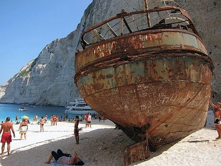 Golful Navajo (plaja navagio), insula Zakynthos, Grecia - portal de călătorie - lumea este frumoasă!