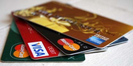Care este diferența dintre un card de credit și o durată de viață utilă de debit
