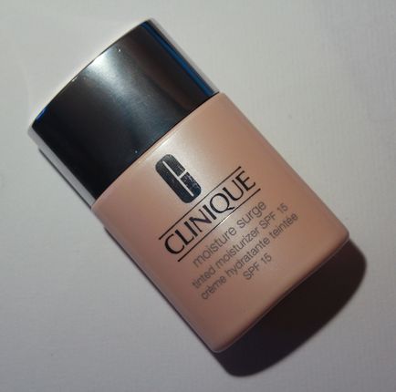 Clinique Moisture Surge színezett hidratáló SPF 15