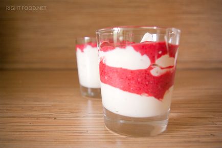 Desert de brânză de vaci cu mousse de fructe sau caș, mâncarea potrivită