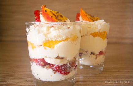 Desert de brânză de vaci cu mousse de fructe sau caș, mâncarea potrivită