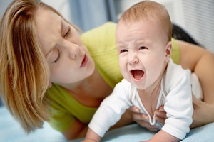 Copiii de bebeluși la copii se amestecă cu colici, încălzitoare și picături din colici intestinali