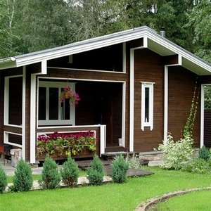 O casă fără verandă poate fi ușor transformată într-o casă cu o verandă, dacă o atașați cu pasul cu pas