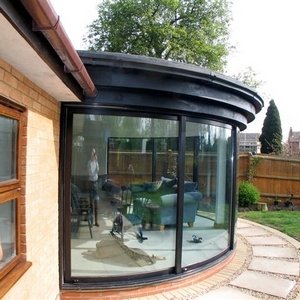 O casă fără verandă poate fi ușor transformată într-o casă cu o verandă, dacă o atașați cu pasul cu pas