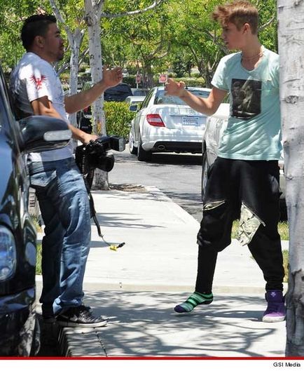 Justin Bieber este acuzat că a bătut un fotograf