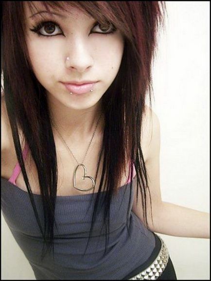 Emo lány a tetoválás és piercing (piercing) Emo lány a tetoválás és piercing