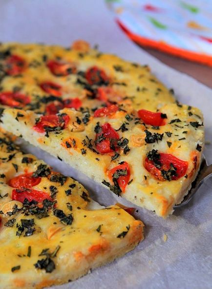 Focaccia sajttal és paradicsommal - egyszerű receptek