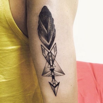 Fotografie și semnificația arrow tattoo