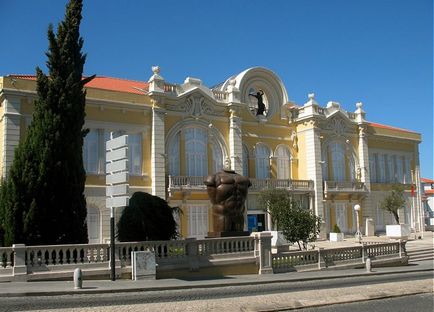 A város Sintra és fő látványossága a leírások és fényképek