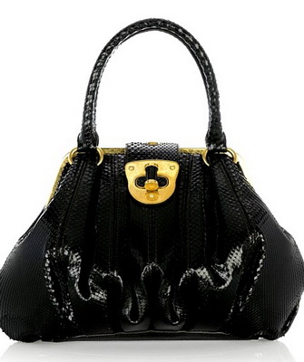 Ismert cégek bőr kézitáska listát a márka „kenguru”, „Prada”, „Polo”, „Palio” (táskák) Ismert cégek bőr kézitáska listája „Kenguru” márka, a „Prada”, „Polo”, „Palio”