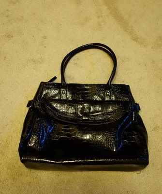 Ismert cégek bőr kézitáska listát a márka „kenguru”, „Prada”, „Polo”, „Palio” (táskák) Ismert cégek bőr kézitáska listája „Kenguru” márka, a „Prada”, „Polo”, „Palio”
