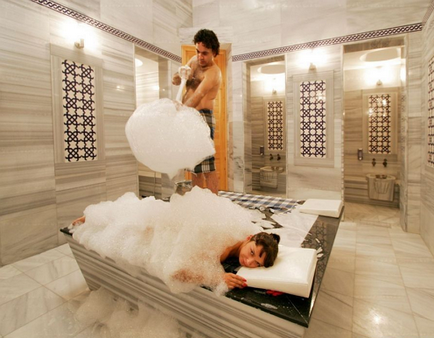 Cum se face masaj într-o baie turcească
