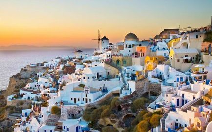 Cum ajungeți singur la Santorini pe un avion sau feribot din Atena, Salonic, Rhodos sau Crit