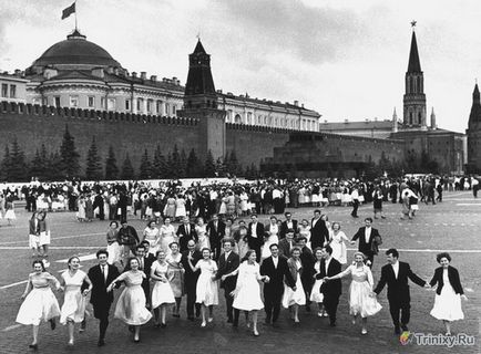 Cum sa schimbat aspectul rochiei de bal din anii 1960 până în 2013 (102 fotografii) - trinitate