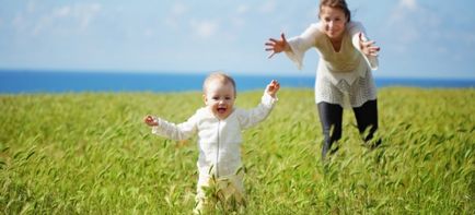 Як навчити дитину ходити самостійно без підтримки