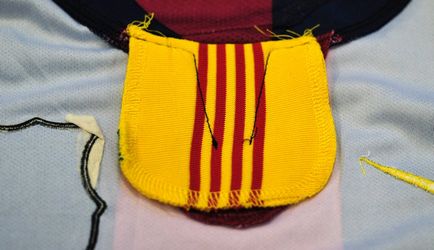 Hogyan lehet megkülönböztetni a valódi eredeti labdarúgó-egyenruhát egy hamis (másolat)