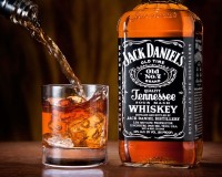 Hogyan lehet megkülönböztetni a hamis bourbon Jim Beam (Jim Beam) az eredeti