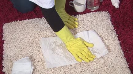 Cum să curățați covorul acasă și să îl salvați de petele de grăsime, urină și murdărie