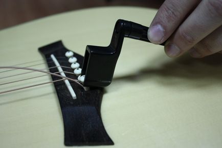 Cum de a schimba siruri de caractere pe o chitara acustica, mingi de ernie, distribuitor exclusiv - siruri de caractere si