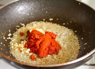 Főzni thai vörös curry csirke - egy bevált recept lépésről lépésre képekkel a finom (csirke) Főzni thai vörös curry csirke - egy bevált recept lépésről lépésre képekkel a finom