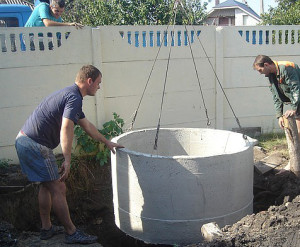 Як самостійно встановити вигрібну яму з бетонних кілець