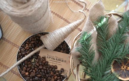 Hogyan készítsünk egy karácsonyfa készült kávébab saját kezűleg
