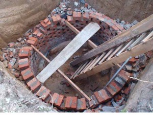 Hogyan készítsünk egy pöcegödör - a kérdés az, felelős szakértő (hogyan kell felépíteni egy pöcegödör pumpált kitölteni) Hogyan készítsünk egy pöcegödör - a kérdés felelős szakember