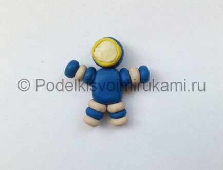 Cum să mutați un cosmonaut de la plasticine pas cu pas