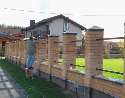 Hogyan kell megállapítani tégla oszlopok kerítés fotó, videó, hogyan kell építeni egy alapítvány