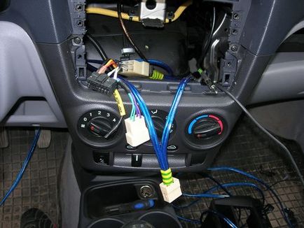 Eltávolítása a magnó a KIA Sorento teljes idejű, Rio, vetőmag, viaszos olaj, sporteydzh, spektrum (rádió) Eltávolítása a magnó a KIA Sorento teljes idejű, Rio, vetőmag, viaszos olaj, sporteydzh, spektrum