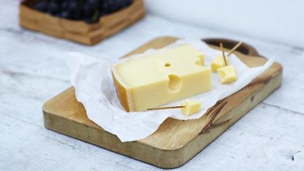 Як скласти класичну сирну тарілку