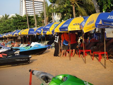 Thais nevelt turisták - a trükk a sporteszközök Pattaya Beach