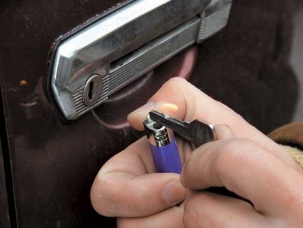 Cum să îngrijești balamalele și încuietorile ușilor mașinilor