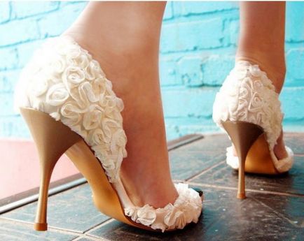 Ce fel de pantofi poți purta pentru o nuntă în timpul iernii și ce fel de vară, divertisment