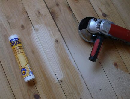 Cum să remediați fisurile dintr-o podea din lemn cu propriile mâini