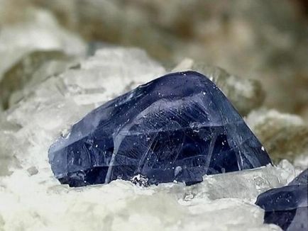 Zafírkövet mágikus és gyógyító tulajdonságait, blog mignonette zeeberger (kő) Zafírkövet mágikus és gyógyító tulajdonságait, blog mignonette zeeberger