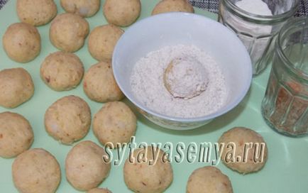 Burgonya golyók sajttal - egy lépésről lépésre recept fotók (burgonya golyó burgonyapürével) Burgonya golyók sajttal - lépésről lépésre recept fotók