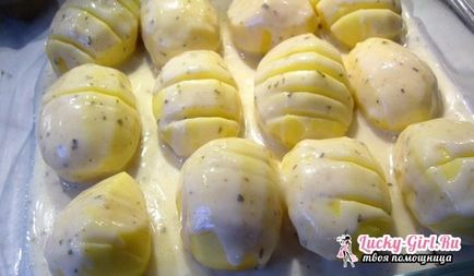Картопля-гармошка в духовці рецепти з сиром, беконом, грибами, куркою