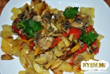 Картопля з болгарським перцем і грибами (рецепт з фото) на