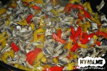 Картопля з болгарським перцем і грибами (рецепт з фото) на