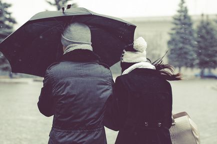 Miért álom egy esernyő az eső, egy vagy több, törött vagy egészben, a különböző színű (az egyik) Miért álom egy esernyő az eső, egy vagy több, törött vagy egészben, különböző színekben