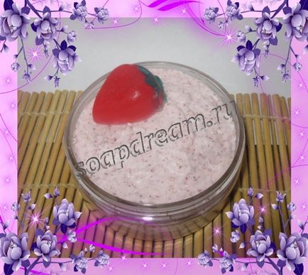 Strawberry scrub facial de la o bază moale, clase de master cosmetice