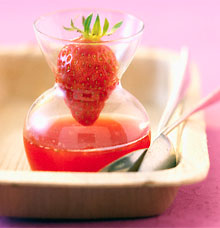 Полуничний сік склад, користь і лікування соком полуниці