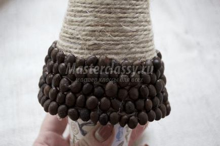 Arborele de cafea cu mâinile proprii (cafea) Un copac de cafea cu mâinile proprii