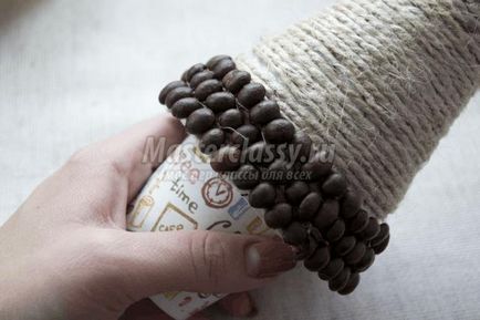 Un copac de cafea cu mâinile proprii